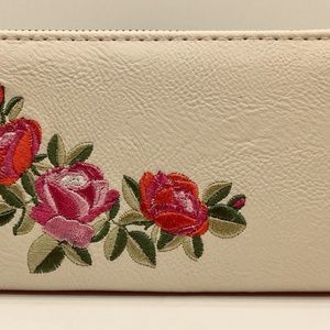 SALE !!! Women's Wallet- Color Ivory. NEW!
